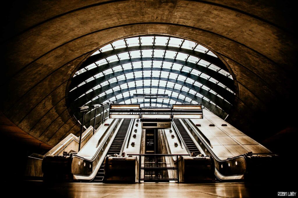 London-photo-canary-wharf-urban-escalator-02